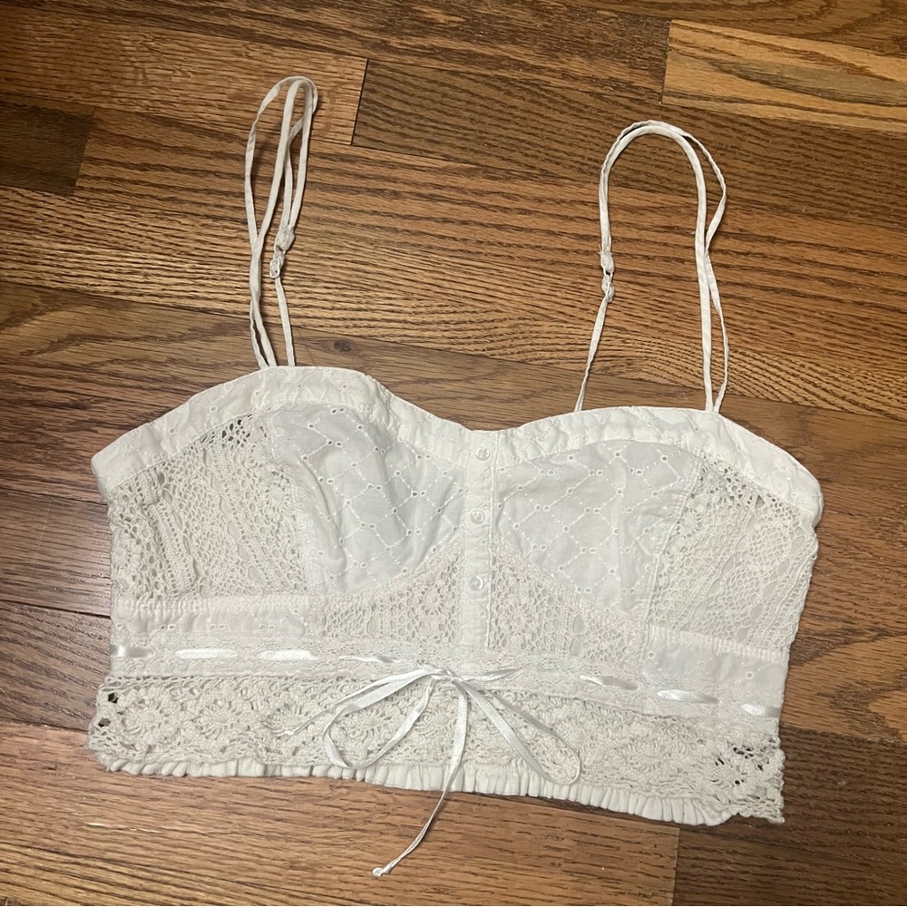 American Eagle OutfittersWhite Lace Cropped Camisole